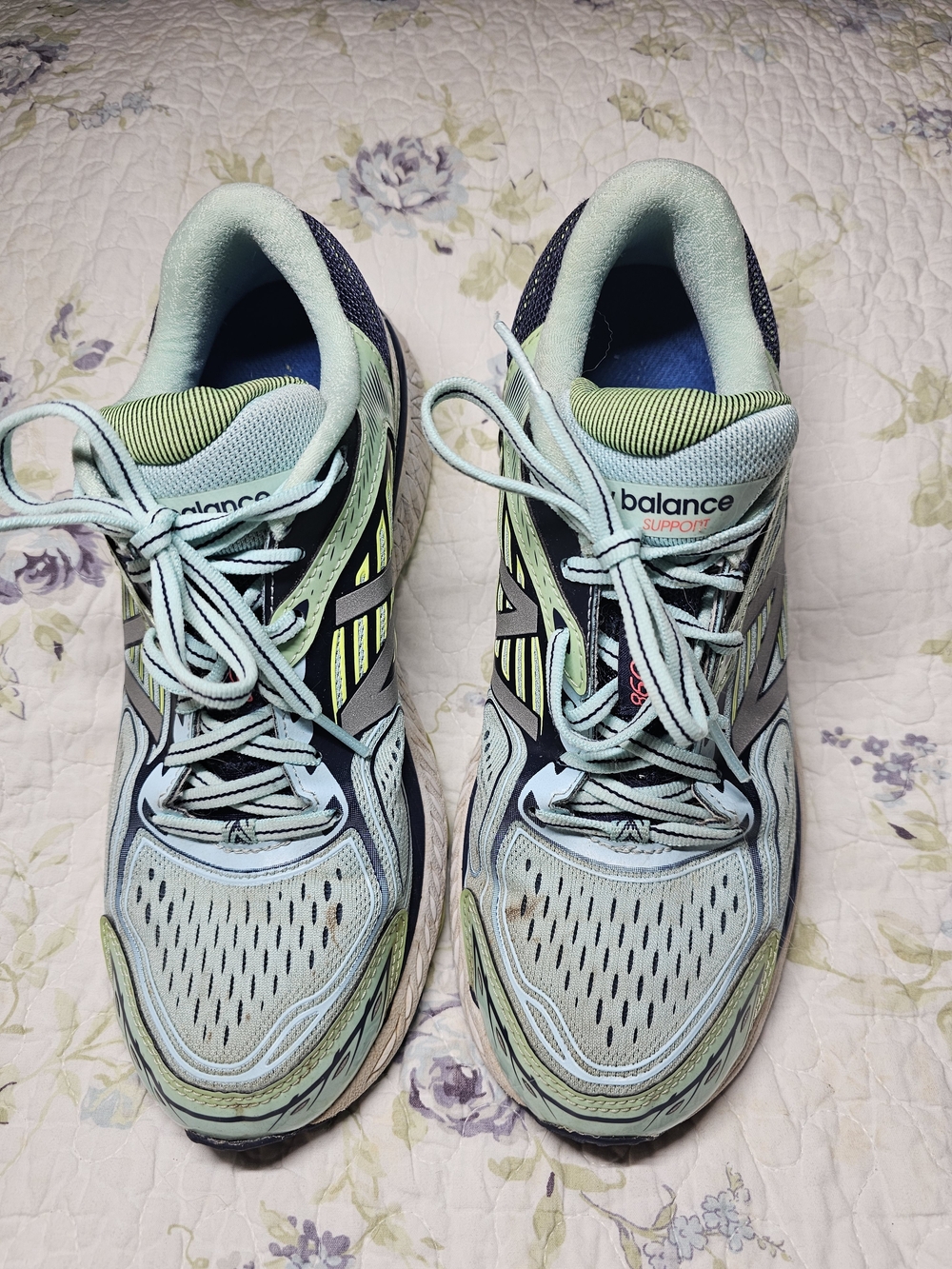 New Balance Women's 860v7